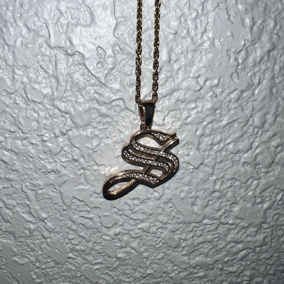 💎Old English Initial S Necklace💎 - Picture 1 of 2